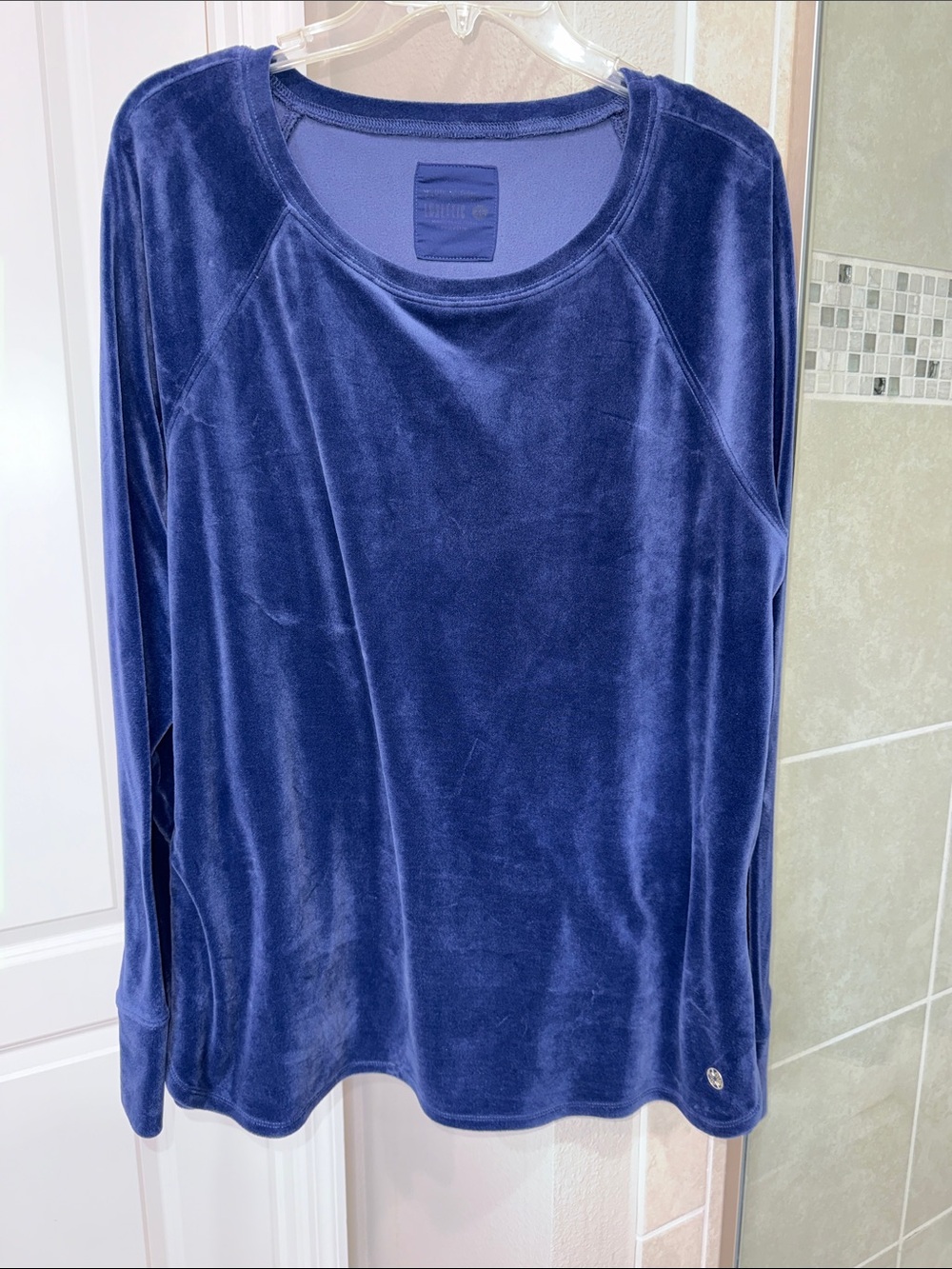 Lilly Pulitzer Blythe Velour Pullover Luxletic Low Tide Navy Size XL Thumb Holes